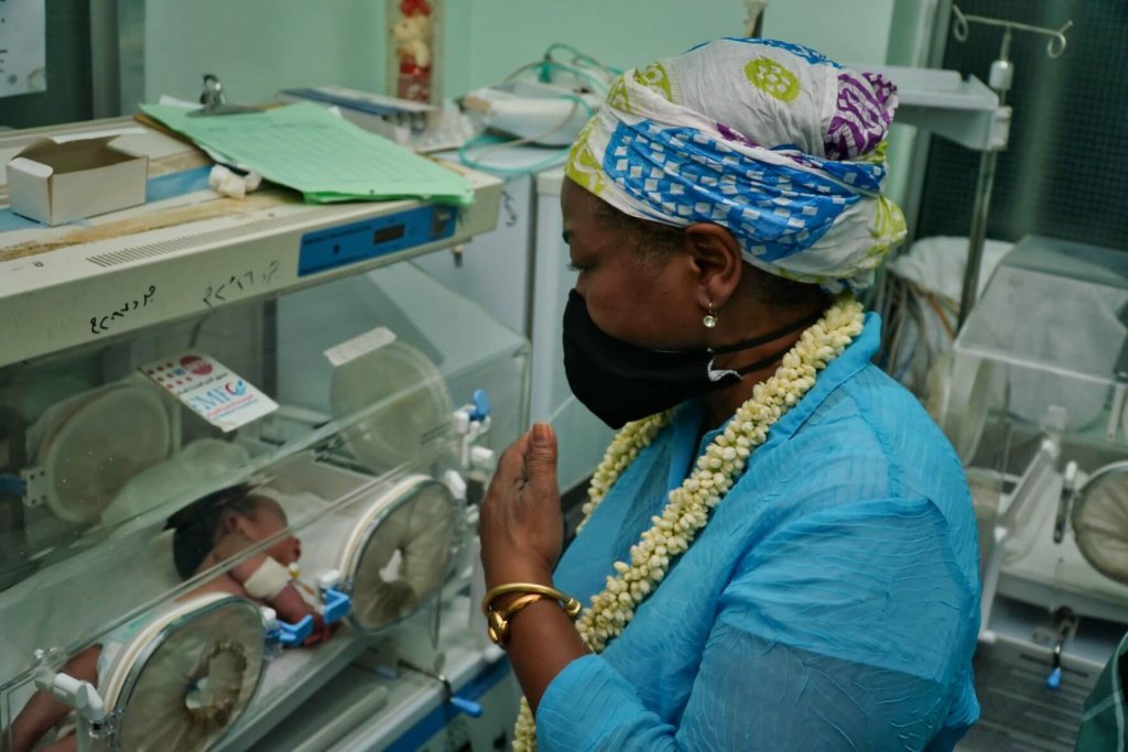 Dr. Kanem watches a baby recover in the ICU. 